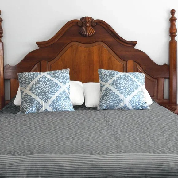 Geometric Pattern Gray Throw Blanket - Picture 4 of 5